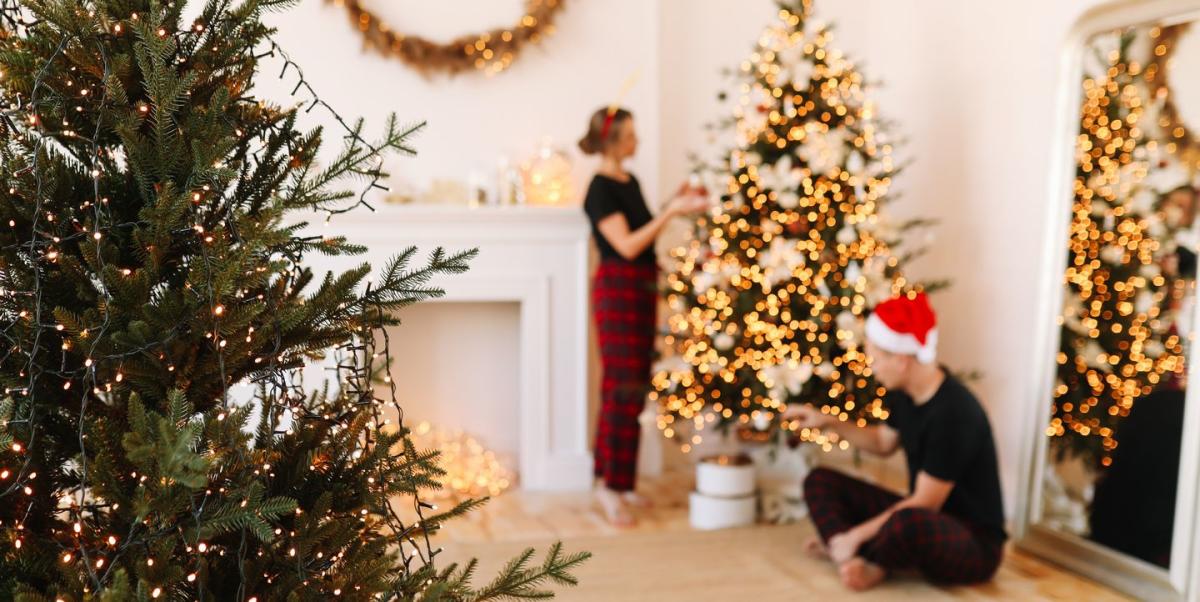 Diy Outdoor Lightup Hanging Plastic Cup Orb Christmas Decorations Night  High-Res Stock Photo - Getty Images