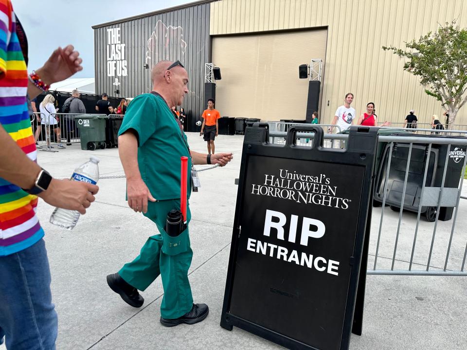 rip tour haunted house entrance at universal halloween horror nights