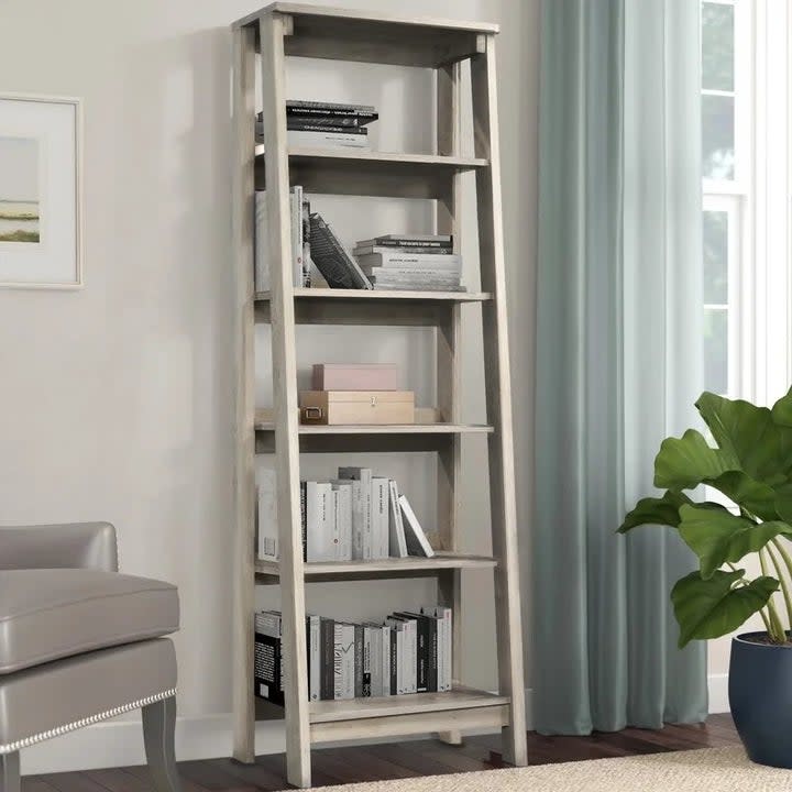 The ladder shelf in the color Chalked Chestnut