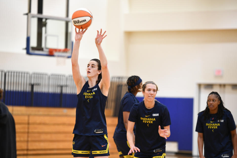 UNCASVILLE, CT – SEPTEMBER 21: Indiana Fever defender Caitlin Clark (22) throws the ball during the Indiana Fever practice and media presence on September 21, 2024 at the Tribal Practice Facility in Uncasville, CT. (Photo by Erica Denhoff/Icon Sportswire via Getty Images)