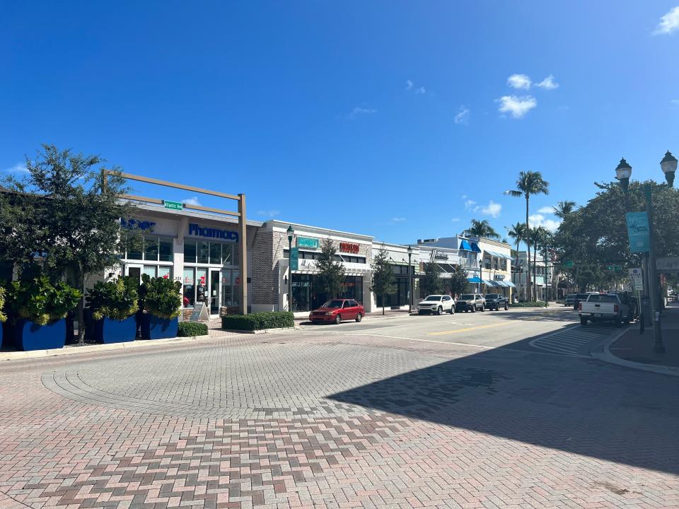 Atlantic Avenue boasts a wide range of wide range of restaurants, clothing shops, art galleries and more. Located about a mile west of the beach, the famous avenue is a five-minute drive from the shore.