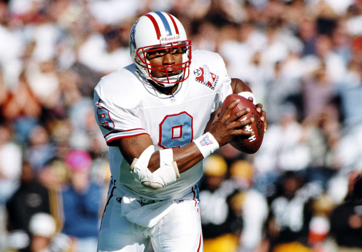 Steve McNair #9, Quarterback for the Tennessee Oilers. (Jonathan Daniel / Getty Images)