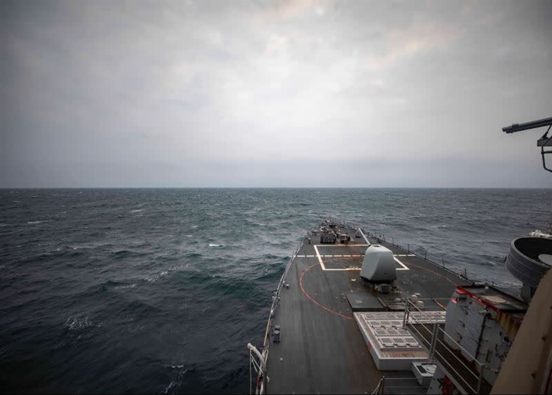 美軍第七艦隊伯克級神盾驅逐艦「馬侃號」通過台灣海峽。（圖／翻攝自第七艦隊官網）