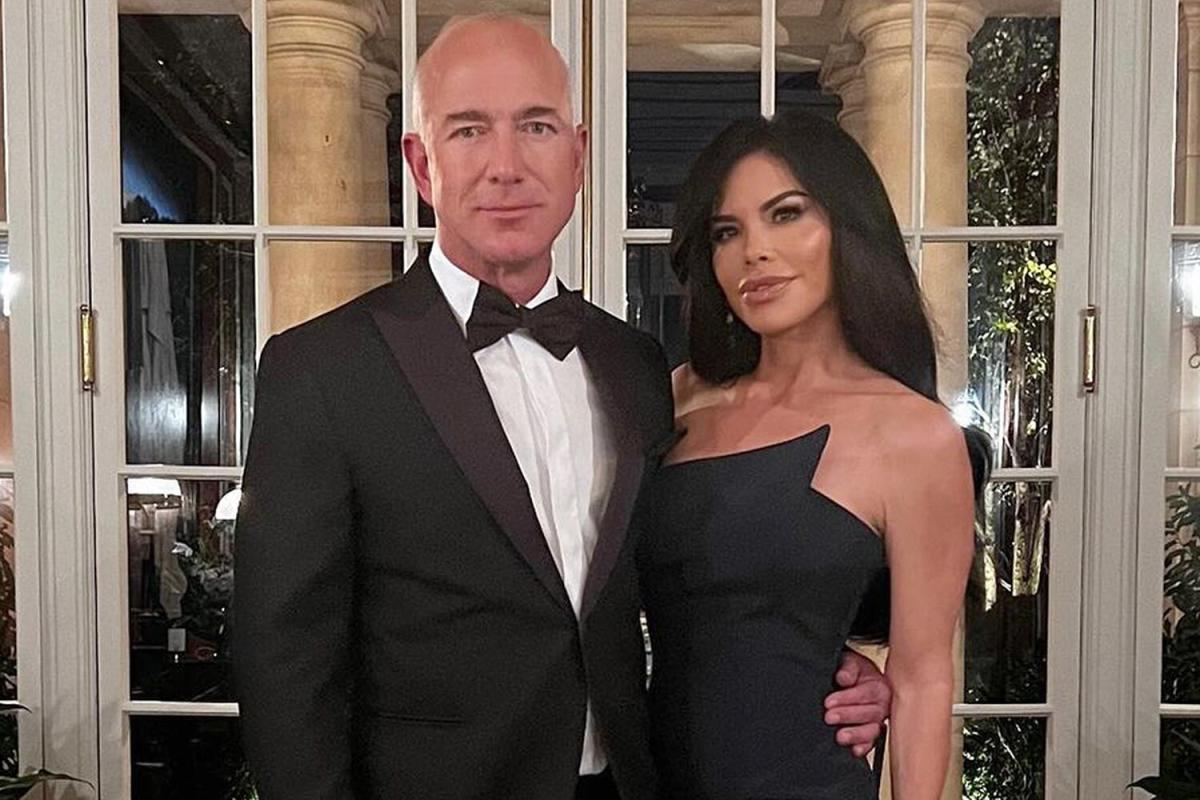 Jeff Bezos Partner Lauren Sánchez Plans To Go To Space In 2023 With