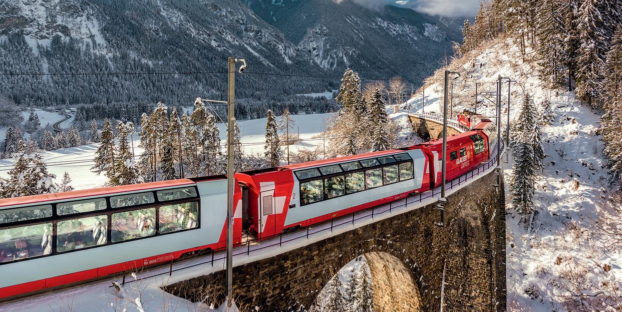 glacier express auf dem schmittenviadukt, graubuenden