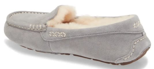 it's the perfect time to snag a new pair of Ugg slippers. (Image via Ugg)