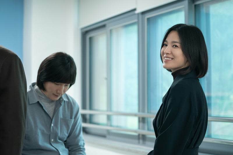 宋慧喬在2023年熱播韓劇《黑暗榮耀》中，首度挑戰演出暗黑形象的復仇女神。圖片來源：Netflix