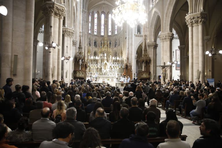 Junto a Duhalde y Kicillof. Alberto Fernández participa en la Basílica de Luján de la misa por el ataque a Cristina Kirchner