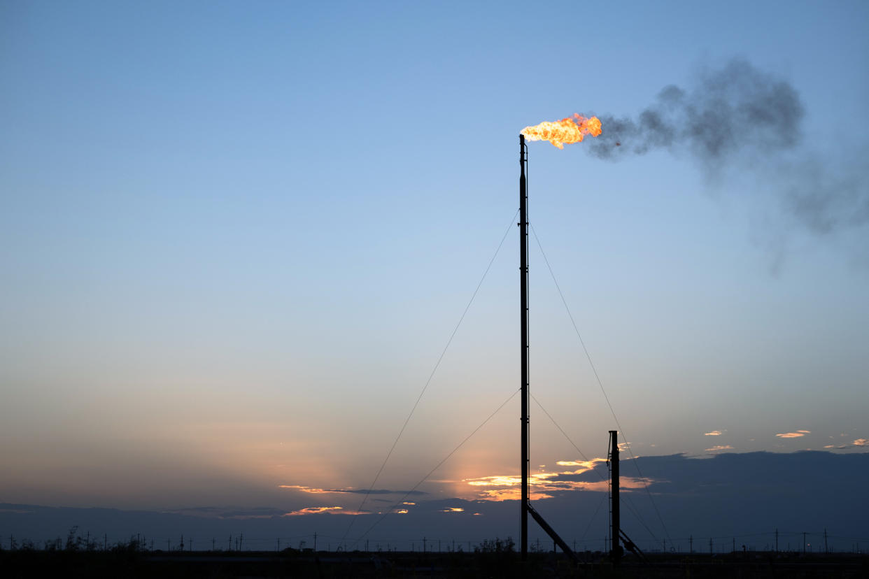 Quema de antorcha en la cuenca Pérmica en Coyanosa, Texas, el 12 de agosto de 2020. (Jessica Lutz/The New York Times).