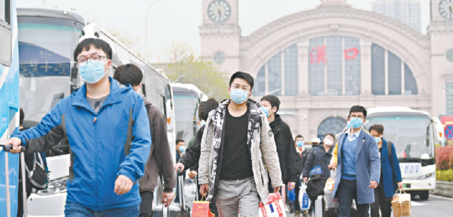 隨著確診人數不斷攀升，各國紛紛祭出一連串防堵疫情的手段，被外界質疑是共體時艱或侵犯人權。   圖：翻攝自武漢市人民政府網站