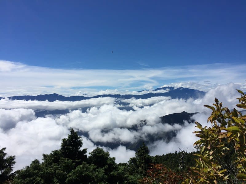 登山塔魔巴稜線（呂紹煒攝）