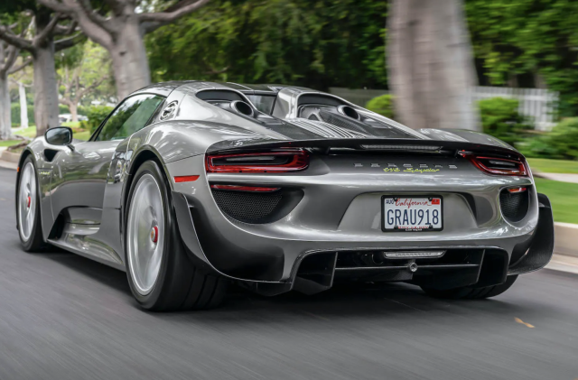 A Pristine Platinum Porsche 918 Spyder With Just 966 Miles Is up for  Auction - Yahoo Sports