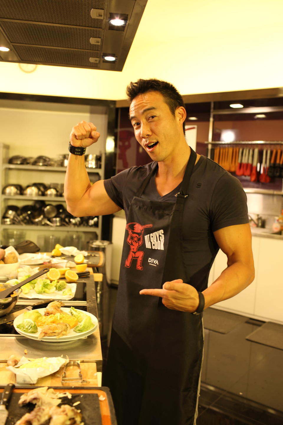 Married hunk Allan Wu has come a long way from his school days in Berkeley. He hosted the <i>Amazing Race Asia</i> and was a contestant on <i>Fear Factor</i>. He will cook a wholesome chicken dish.