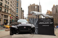 Der Jaguar XF sieht nicht nur gut aus, sondern verfügt darüber hinaus auch noch über eine umfangreiche Ausstattung, ein Infotainmentsystem und ein überzeugendes Getriebe. Der Brite konnte das Goldene Lenkrad in der Kategorie "Mittel- und Oberklasse" einheimsen.