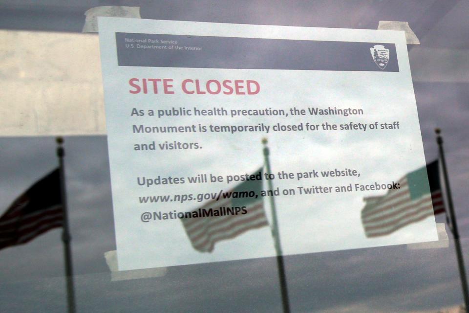 A closure note due to coronavirus disease (COVID-19) is seen at the entrance to the Washington Monument in Washington, U.S., March 14, 2020. (Photo: Yuri Gripas / Reuters)