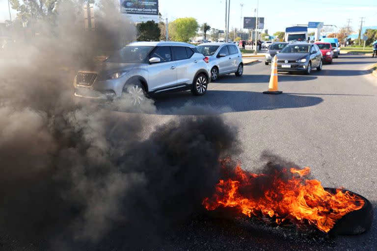 En el acceso a la ciudad de Mar del Plata algunas organizaciones de izquierda cortaron la circulación vial