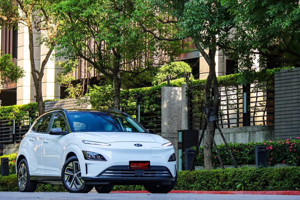 2021-hyundai-kona-electric-ev300