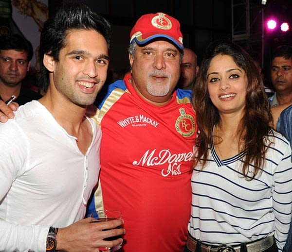 Mallya’s second wife Rekha was his childhood sweetheart and his neighbour in Bangalore. Rekha was married twice before, and had two children from her second marriage– Laila and Kabir. After marrying Rekha, Mallya adopted her daughter Laila as his own. Though now divorced, together Mallya and Rekha have two daughters of their own — Leana and Tanya. Not much is known about them except that they are settled abroad with their mother.