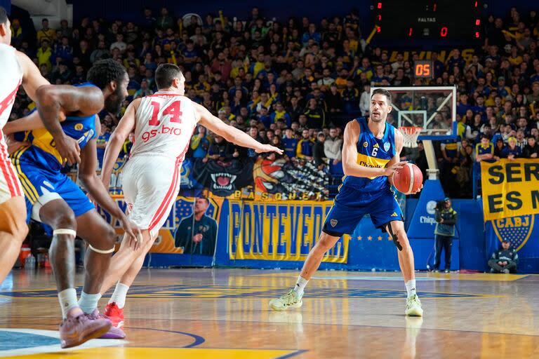 Marcos Mata, a sus 37, fue de los mejores de la serie decisiva de la LNB; con su octava conquista de la Liga, quedó a dos del récord que ostenta Leonardo Gutiérrez.