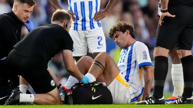 Matt O'Riley injured on debut but Brighton progress in Carabao Cup - Yahoo  Sport