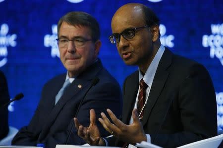 Singapore's Finance Minister Tharman Shanmugaratnam (R) and U.S. Secretary of Defence Ashton Carter attend the annual meeting of the World Economic Forum (WEF) in Davos, Switzerland January 22, 2016. REUTERS/Ruben Sprich