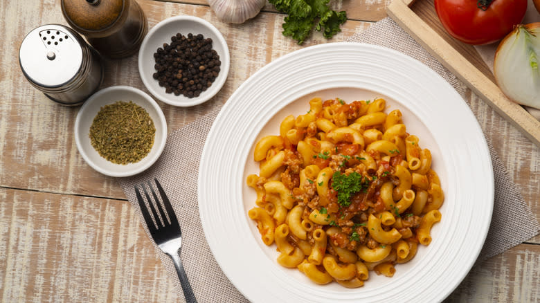 plate of mac and cheese plus spices