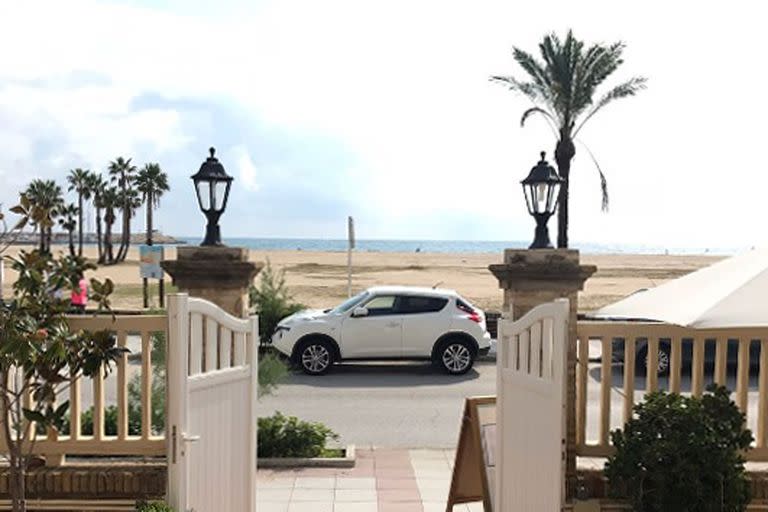 La vista al mar balear desde la entrada de la mansión Villa Buenaventura