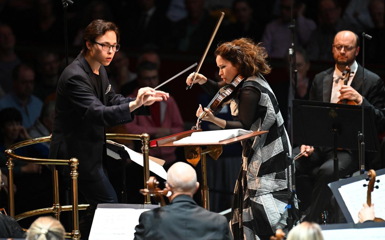 Tarmo Peltokoski conducting Patricia Kopatchinskaja and the BBC Symphony Orchestra