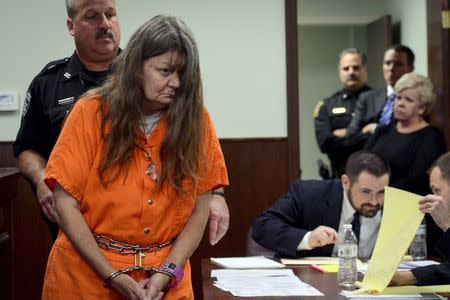 Deborah Leonard enters the courtroom to stand for a manslaughter charge against her in the death of her 19-year-old son Lucas Leonard in New Hartford, New York in this October 16, 2015 file photo. REUTERS/Tina Russell/Observer-Dispatch/Pool/Files