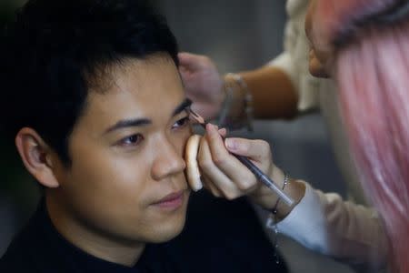 Chinese commentator Wang Zixing has his makeup done before broadcasting a livestream commentary of a NFL American football game in a studio of the media and gaming firm Tencent Holdings in Beijing, China, October 16, 2017. REUTERS/Thomas Peter