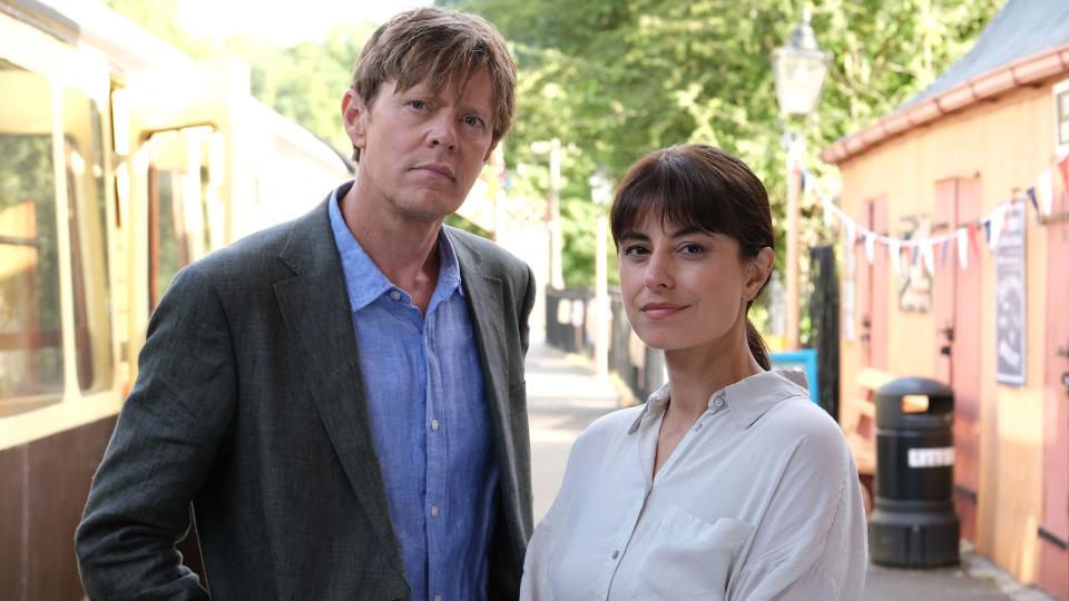 Kris Marshall and Zahra Ahmadi in Beyond Paradise 