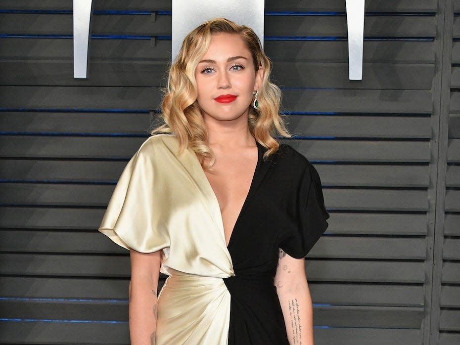 Miley Cyrus attends the 2018 Vanity Fair Oscar Party