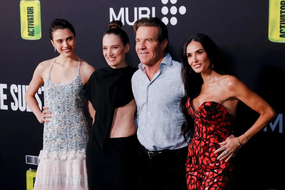 Margaret Qualley,  Coralie Fargeat, Dennis Quaid y Demi Moore en el estreno en Los Ángeles de 'The Substance'  