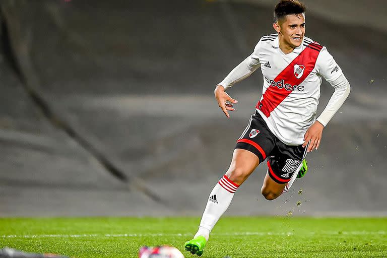 Pablo Solari, el desequilibrio de River, se entrenó en forma normal este viernes y podría estar presente el domingo en el superclásico
