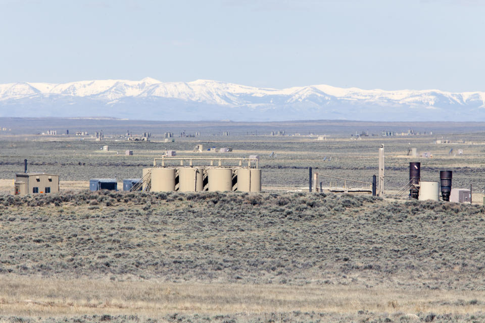 Gas wells and facilities at a Jonah Energy field, outside Pinedale, Wyo. (Photo: Melanie Stetson Freeman/Christian Science Monitor via Getty Images)