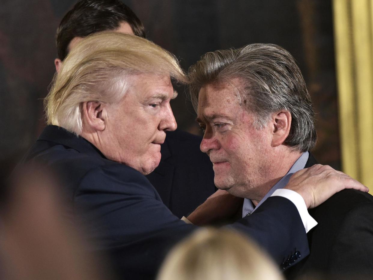 <p>Bannon pensó que Trump padecía demencia al escucharlo repetir las mismas historias una y otra vez</p>