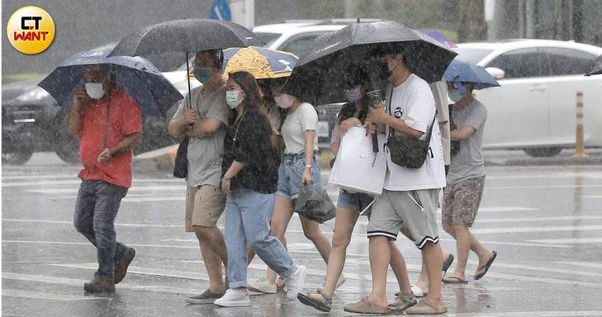 週四（21日）開始受東北風影響，北部降雨機率增加。（示意圖／黃耀徵攝影）