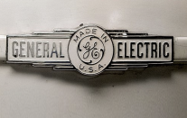 Nata da una fusione tra la Thomson-Houston Electric Company e varie parti dell’impero commerciale di Thomas Edison, la General Electric (ora nota come GE) è un colosso oggi come lo era nell’ultima parte del XIX secolo. GE ha avuto un ruolo importante nell’industria informatica degli anni Sesssanta e, nel corso degli anni, i suoi interessi commerciali hanno compreso energia, aerospaziale, trasporti, petrolio, sanità e servizi finanziari. (Foto: Wikipedia)