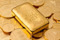 <b>Jurypreis 2011: AngloGold Ashanti</b><br><br>Der Jurypreis im selben Jahr ging an AngloGold Ashanti. Das südafrikanische Unternehmen ist der drittgrößte Goldproduzent der Welt. Public Eye on Davos prangerte vor allem die Umweltverschmutzung bei der Goldförderung in Ghana an. Hier würden Ackerland und Flüsse, die den Menschen als Trinkwasserquelle dienen, verseucht. (Bild: ddp images)