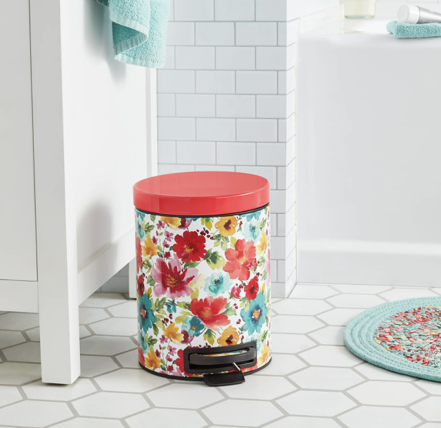 The Pioneer Woman Food Storage at Walmart - Where to Buy Ree Drummond's Storage  Container