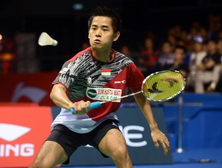 Winner Simon Santoso of Indonesia returns a shot against Lee Chong Wei of Malaysia during the OUE Singapore Open badminton tournament men's final on April 13, 2014