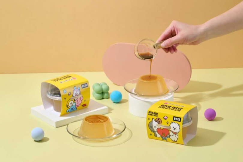 淋上蜂蜜的「BT21寒天愛玉凍」，酸甜風味適合上班族止嘴饞。（45元，圖／黑丸嫩仙草提供）