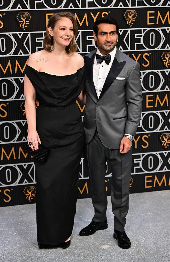 kumail nanjiana and emily v gordon at us entertainment tv awards emmys red carpet