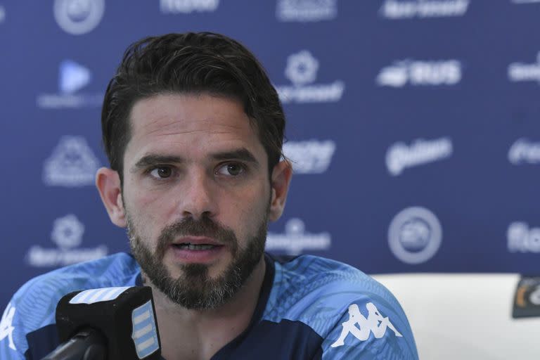 Fernando Gago inició esta mañana su ciclo al frente del primer equipo de Racing Club. Será el segundo trabajo como entrenador para el joven ex futbolista