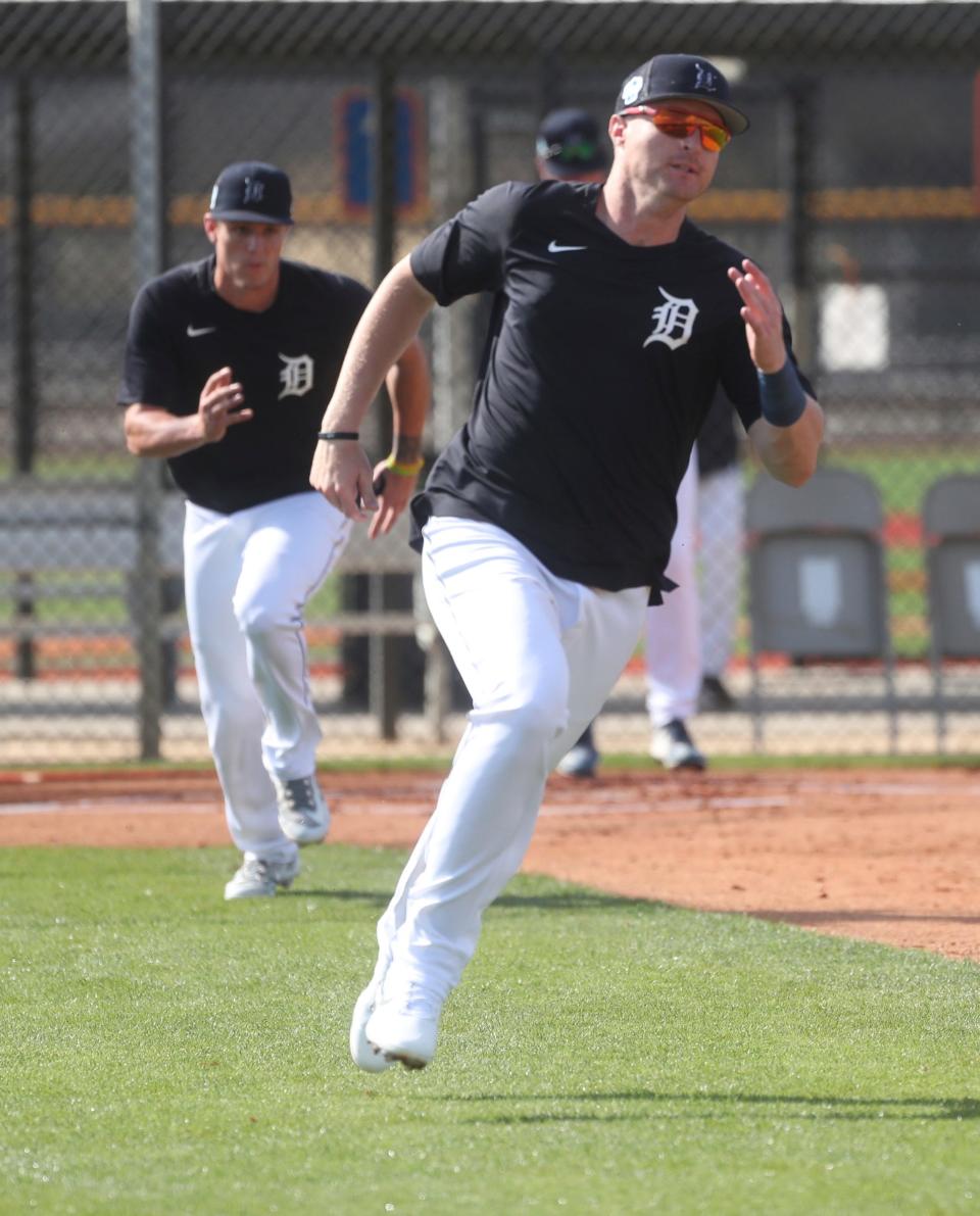 El jugador de cuadro de los Tigres de Detroit, Tyler Nevin, corre bases durante el entrenamiento de primavera en TigerTown en Lakeland, Florida, el jueves 23 de febrero de 2023.