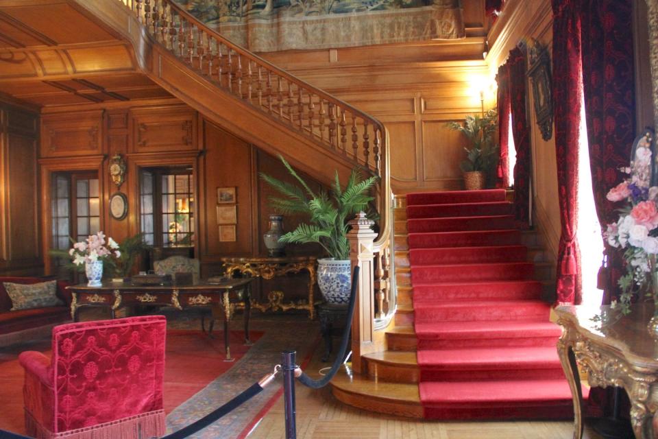 The grand staircase at Staatsburgh.