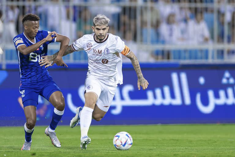 Ever Banega, con la camiseta de Al-Shabab, de Arabia Saudita