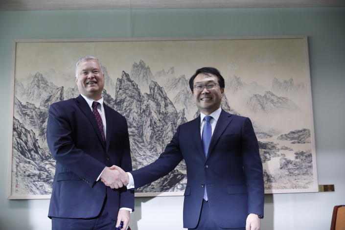 U.S. special envoy for North Korea Stephen Biegun, left, pose with his South Korean counterpart Lee Do-hoon during their meeting at the Foreign Ministry in Seoul, South Korea, Wednesday, Aug. 21, 2019. (Kim Hong-Ji/Pool Photo via AP)