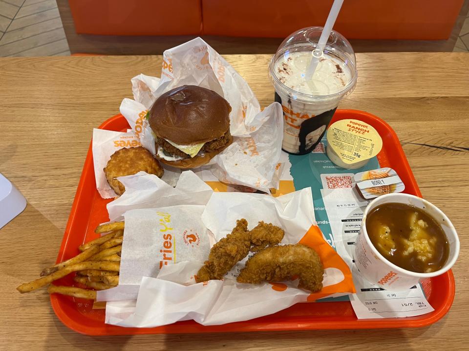 A popeyes meal.