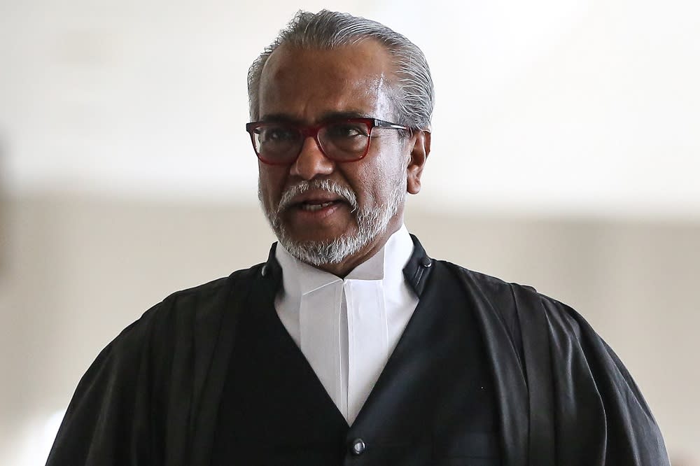 Lawyer Tan Sri Muhammad Shafee Abdullah argued that the court should not accept evidence given by prosecution witnesses of what Low had allegedly told them, due to Low's ‘manipulative’ nature. — Picture by Yusof Mat Isa